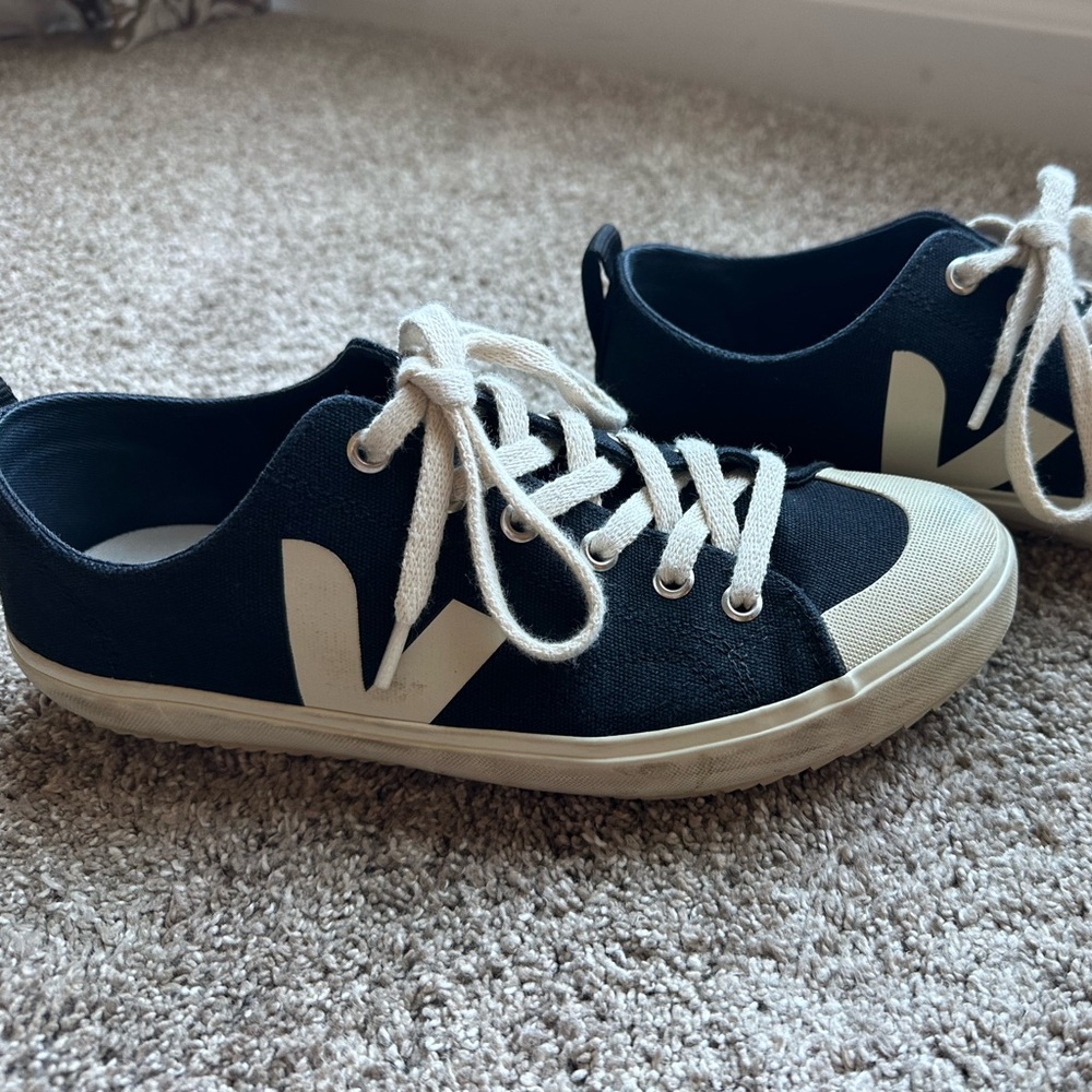 Veja Women’s Wata II Low Canvas Black Pierre